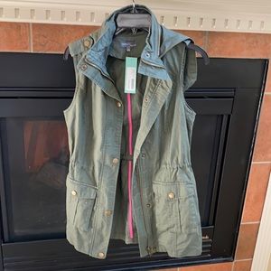Market and Spruce Cargo vest NWT